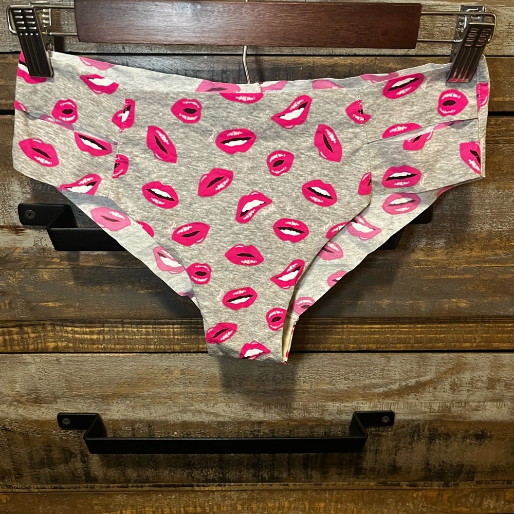 VS PINK Lips Panty